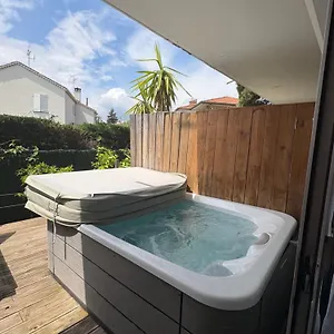 https://sable-et-soleil.fr-provencehotel.com